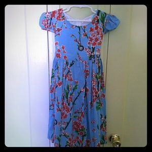 Beautiful flower spring/sumner dress. Size 8 feels